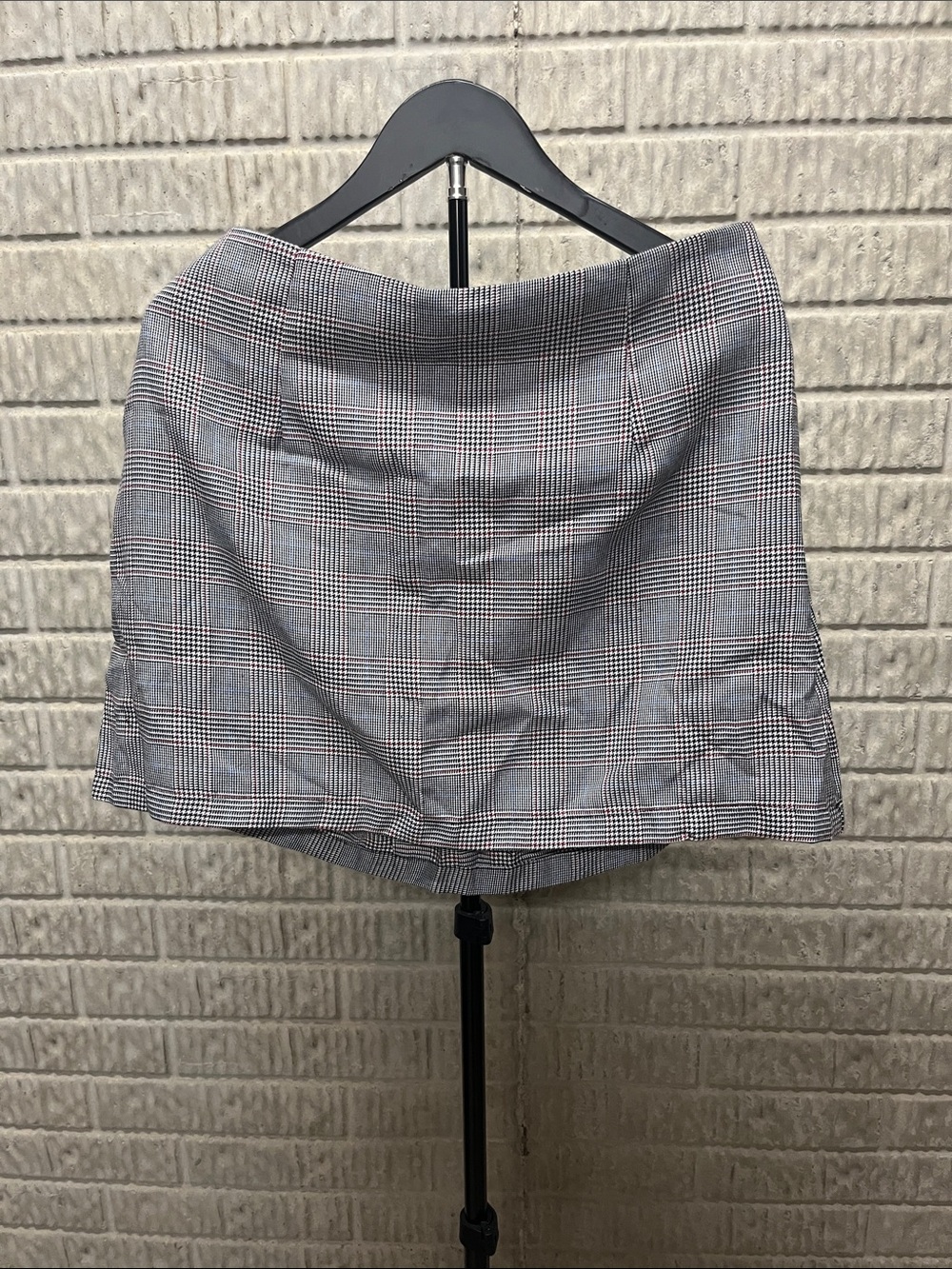 Cupshe Gray Plaid Mini Skirt with Red Windowpane